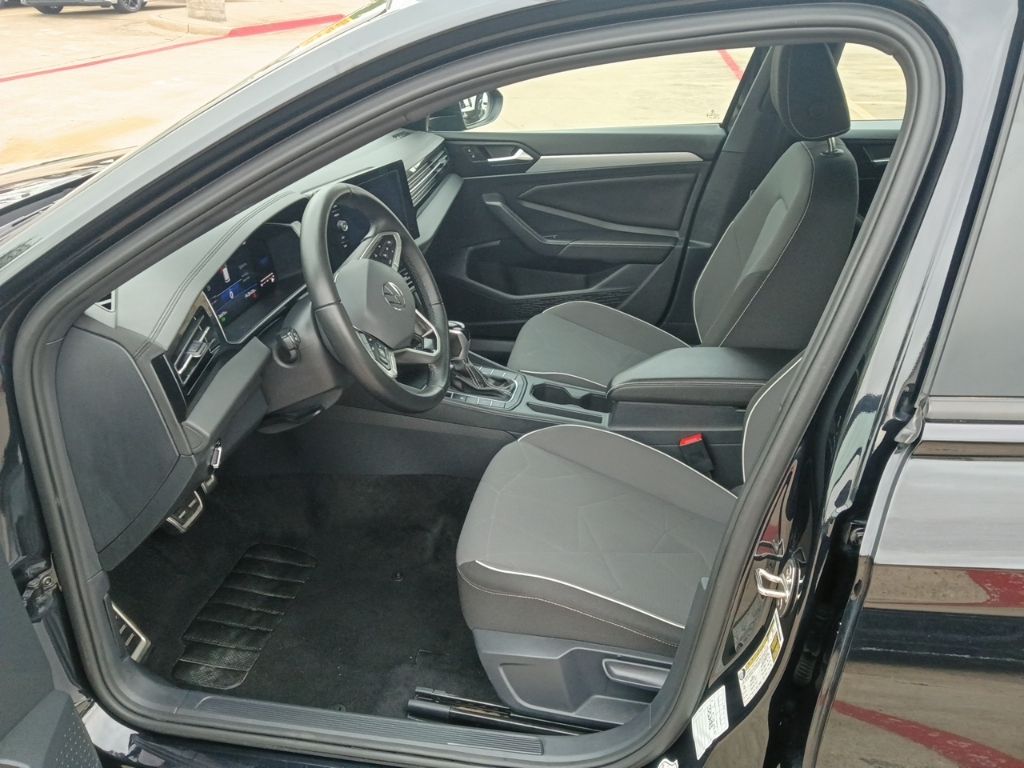 Thumbnail: 2025 Volkswagen Jetta - 4