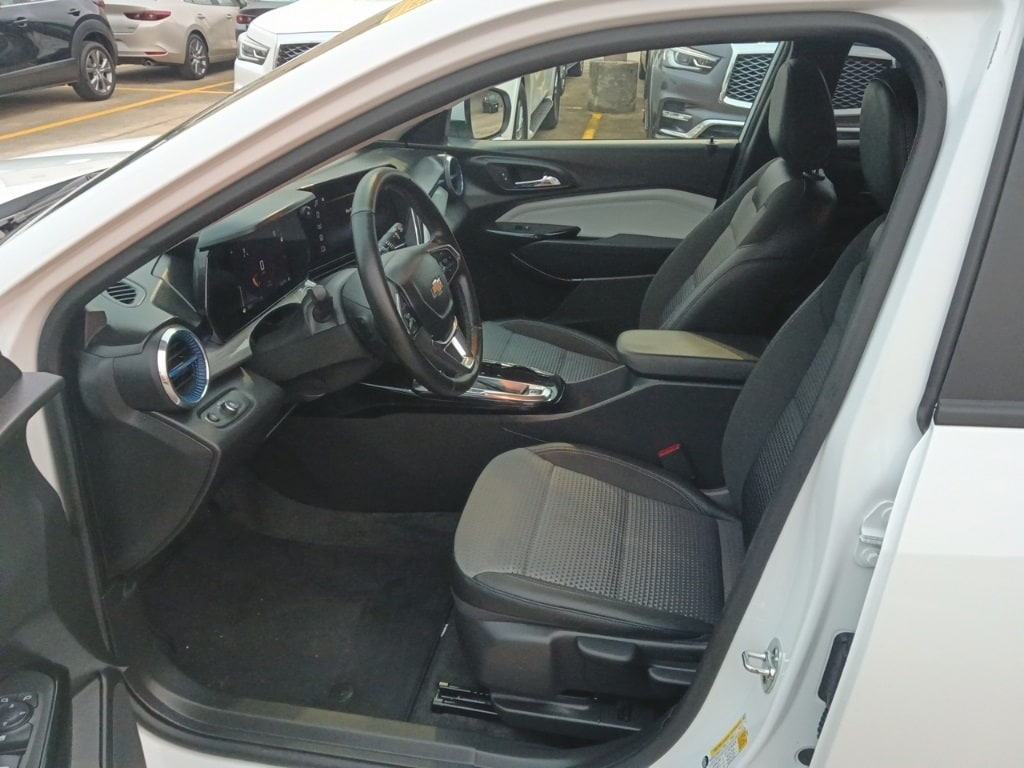 Thumbnail: 2025 Chevrolet Trax - 3