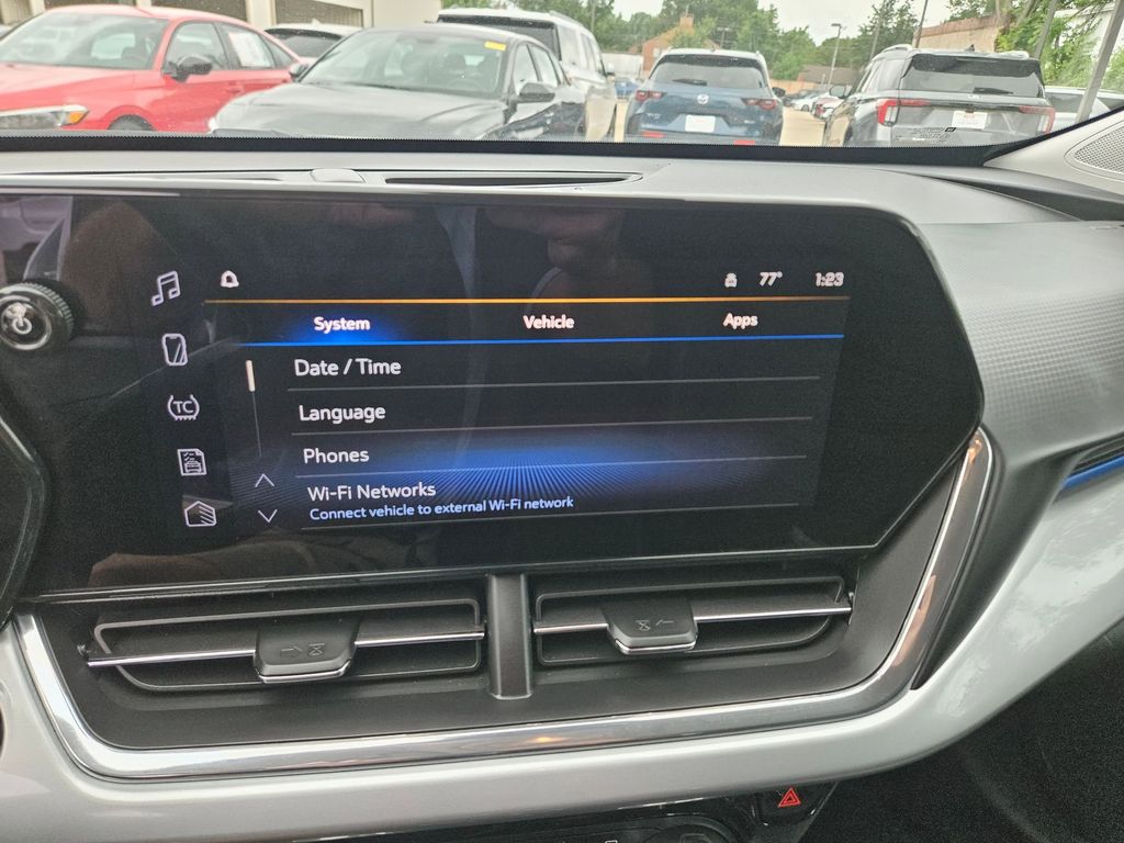 Thumbnail: 2025 Chevrolet Trax - 21