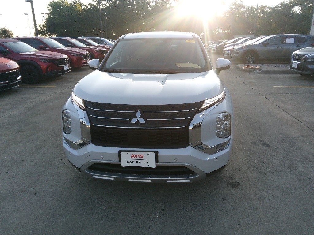 Thumbnail: 2023 Mitsubishi Outlander - 2