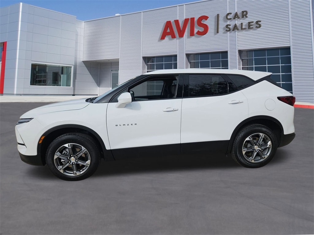2025 Chevrolet Blazer 2LT photo 2
