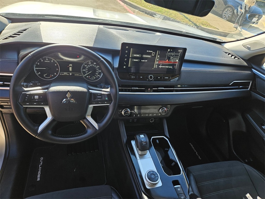 Thumbnail: 2025 Mitsubishi Outlander - 16