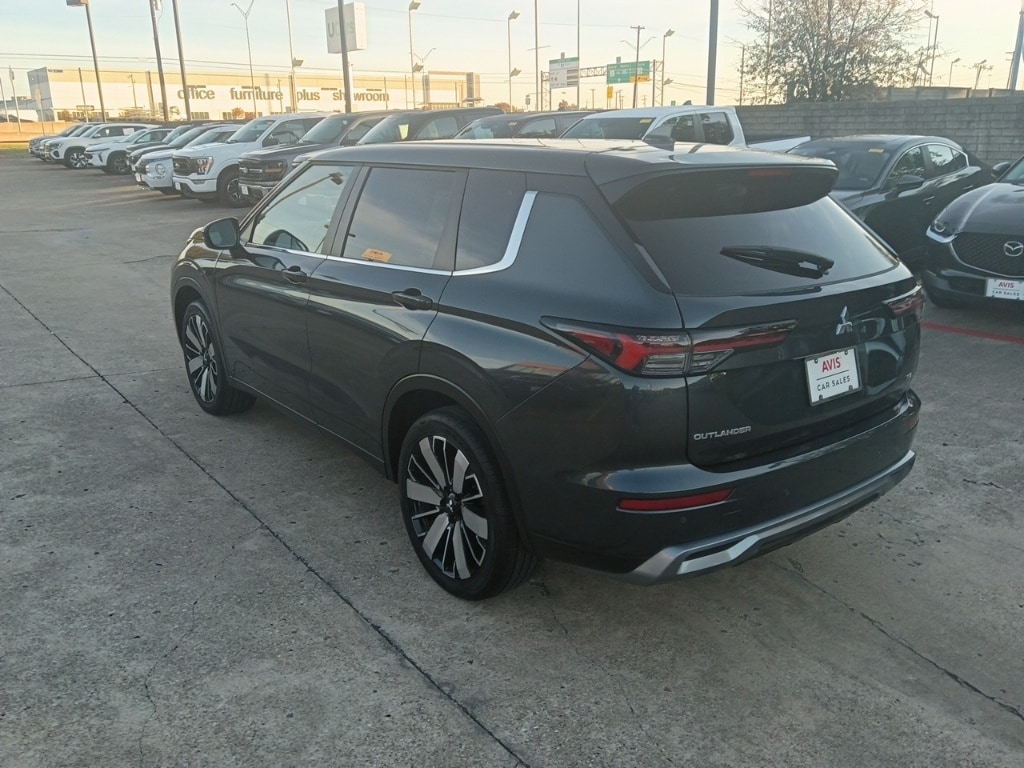 Thumbnail: 2025 Mitsubishi Outlander - 12