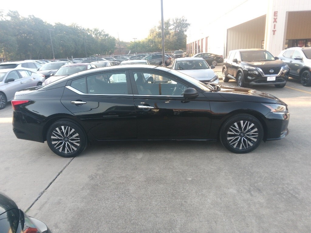 2024 Nissan Altima 2.5 SV photo 4