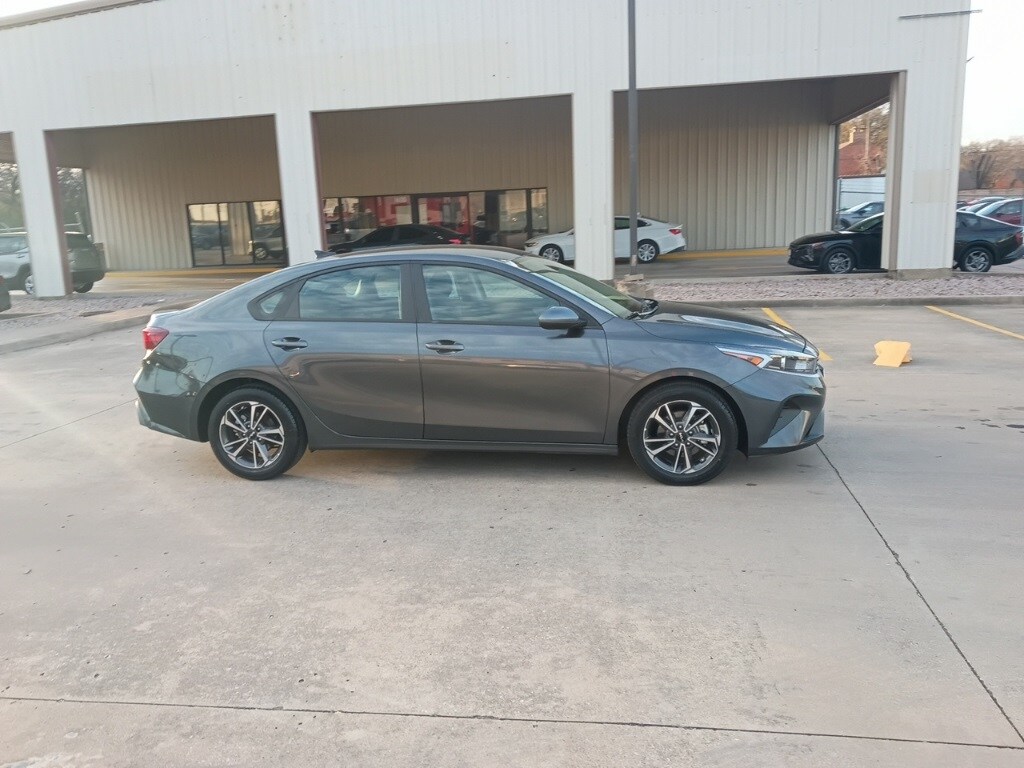 Thumbnail: 2024 Kia Forte - 10