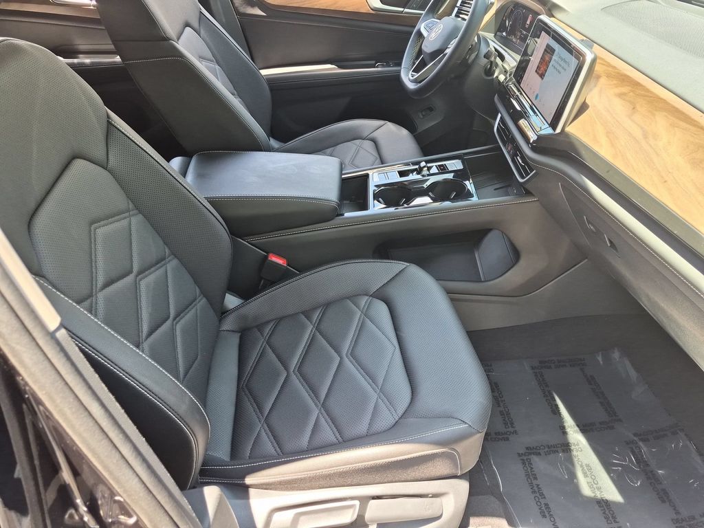 2025 Volkswagen Atlas SE w/Tech - Photo 31