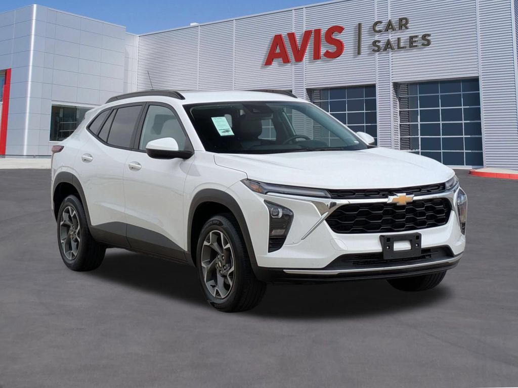 Thumbnail: 2025 Chevrolet Trax - 3