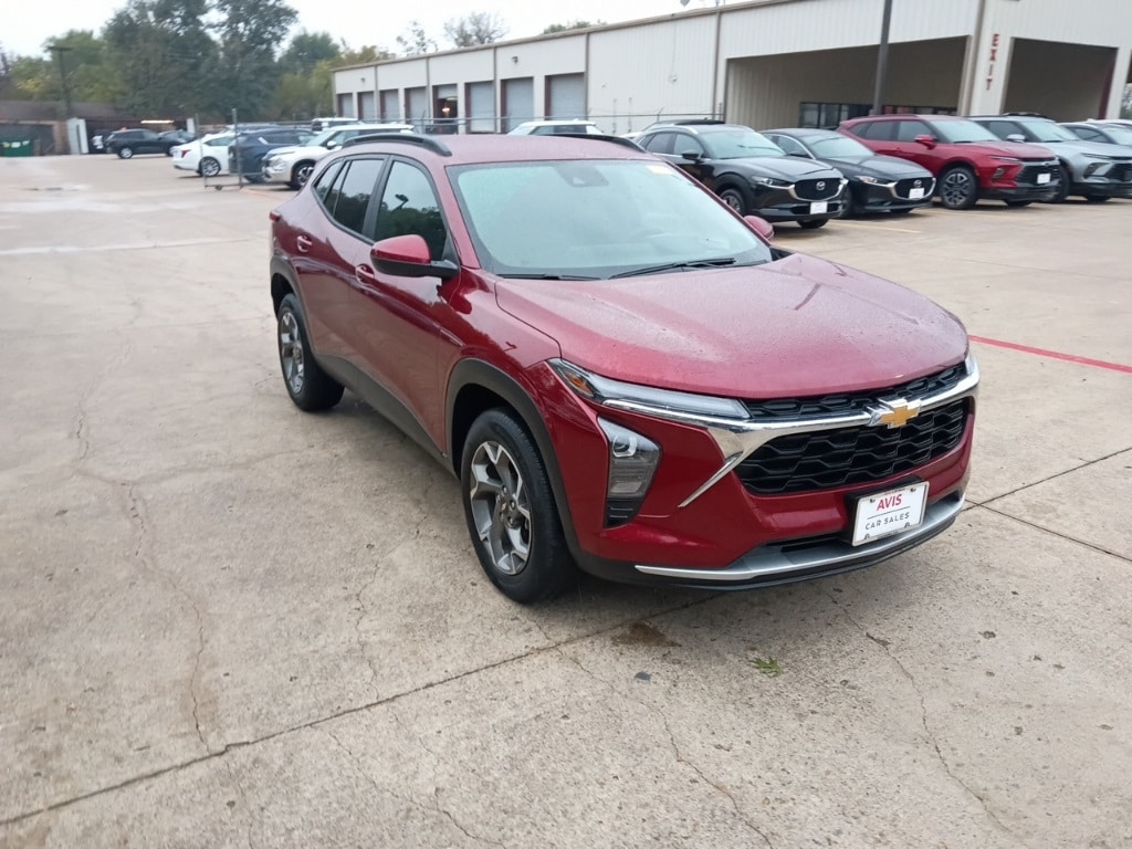 Thumbnail: 2025 Chevrolet Trax - 3