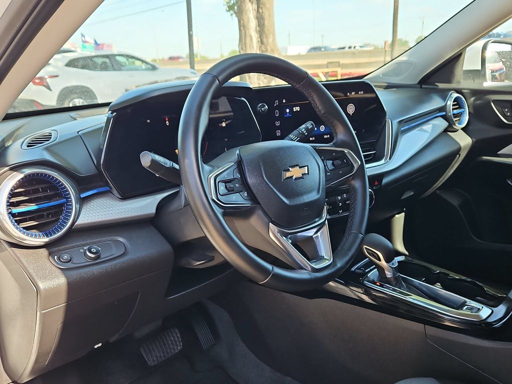 Thumbnail: 2025 Chevrolet Trax - 15