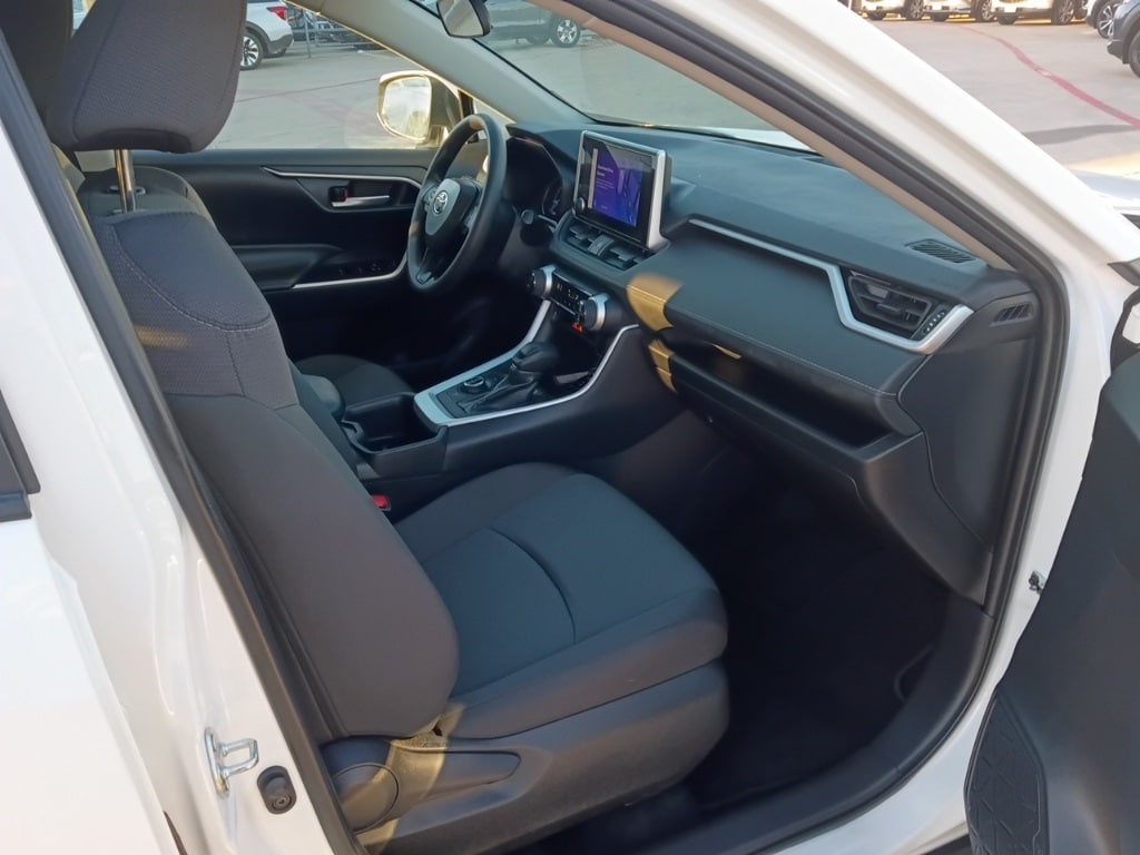 Thumbnail: 2025 Toyota RAV4 - 8