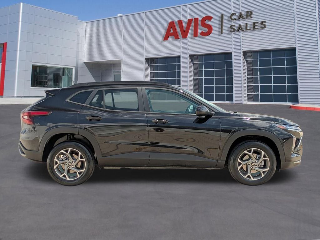 Thumbnail: 2025 Chevrolet Trax - 5