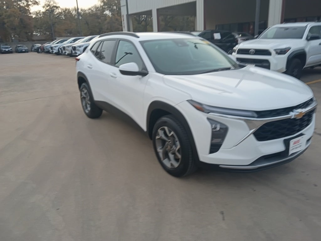 Thumbnail: 2025 Chevrolet Trax - 6