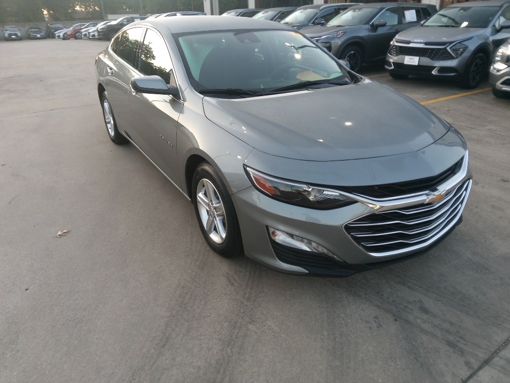 Thumbnail: 2024 Chevrolet Malibu - 3