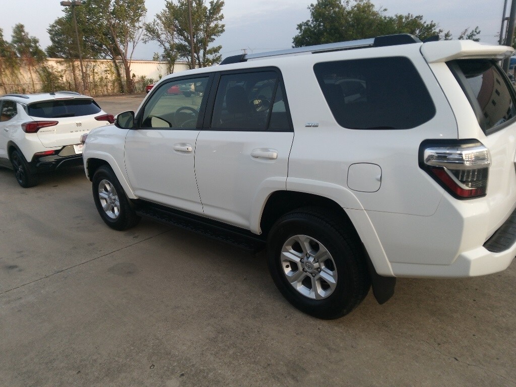 2024 Toyota 4Runner SR5 Premium photo 4