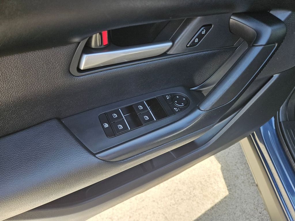 Thumbnail: 2025 Mazda CX-50 - 15