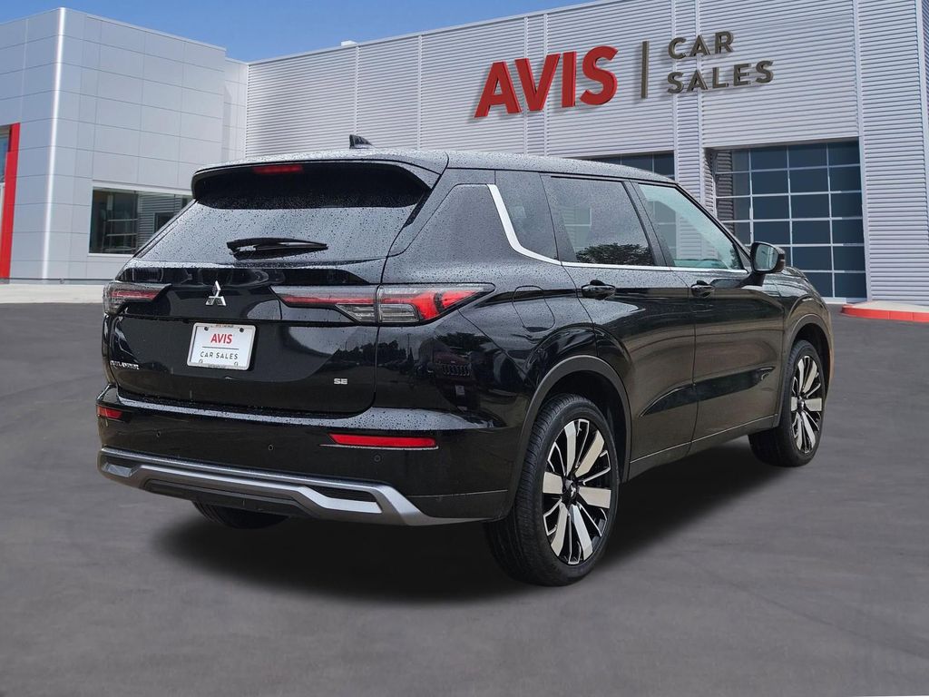 Thumbnail: 2025 Mitsubishi Outlander - 6
