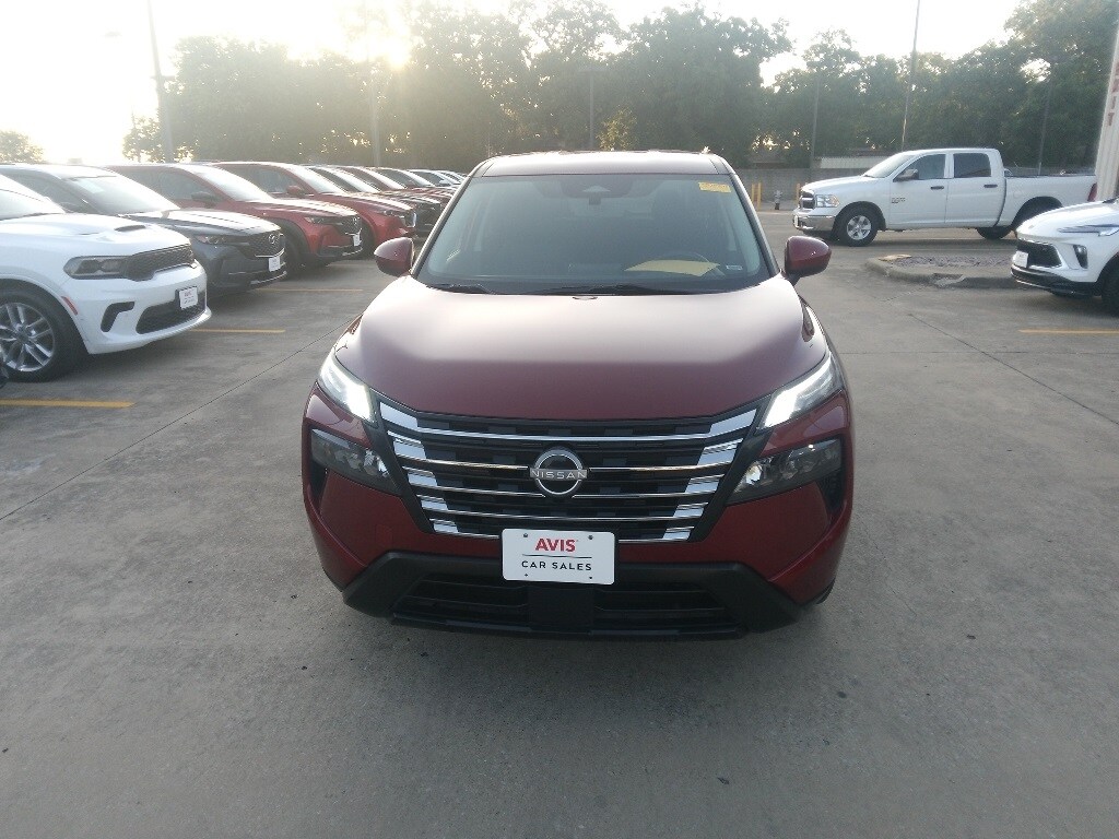 2024 Nissan Rogue SV photo 2