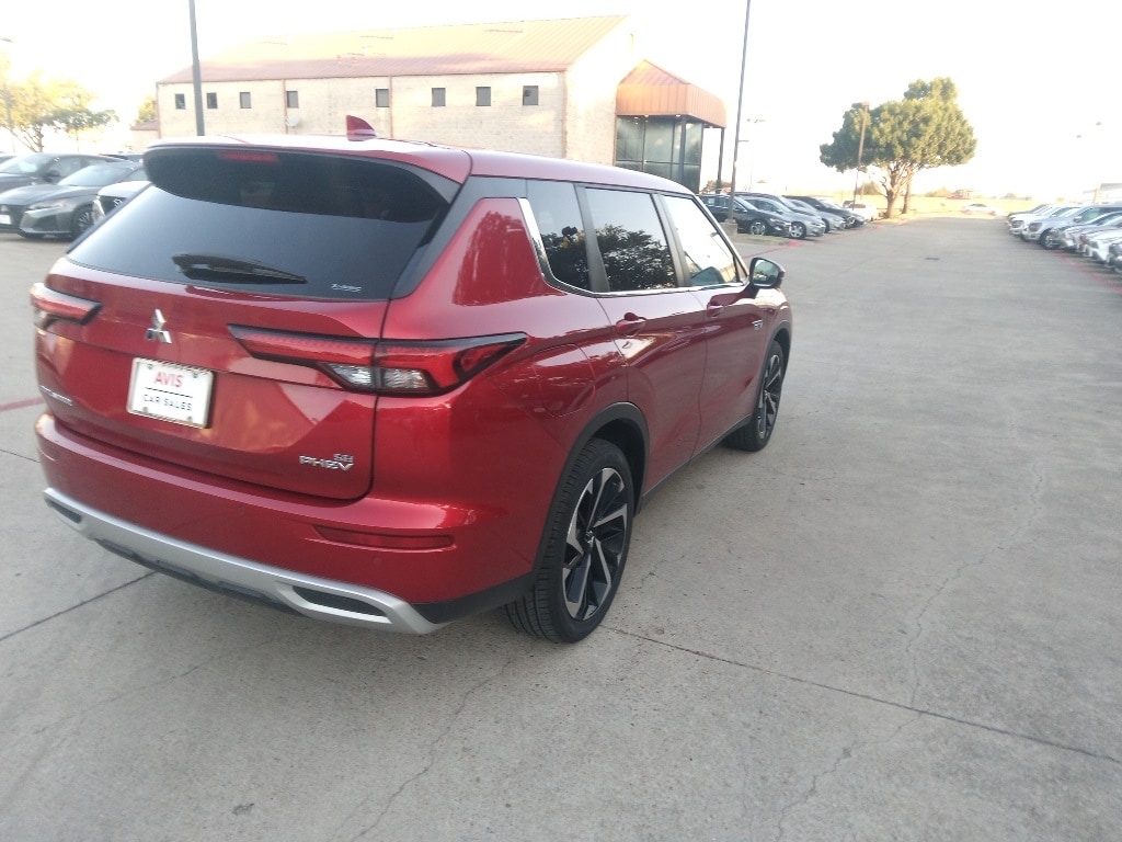 Thumbnail: 2023 Mitsubishi Outlander - 10