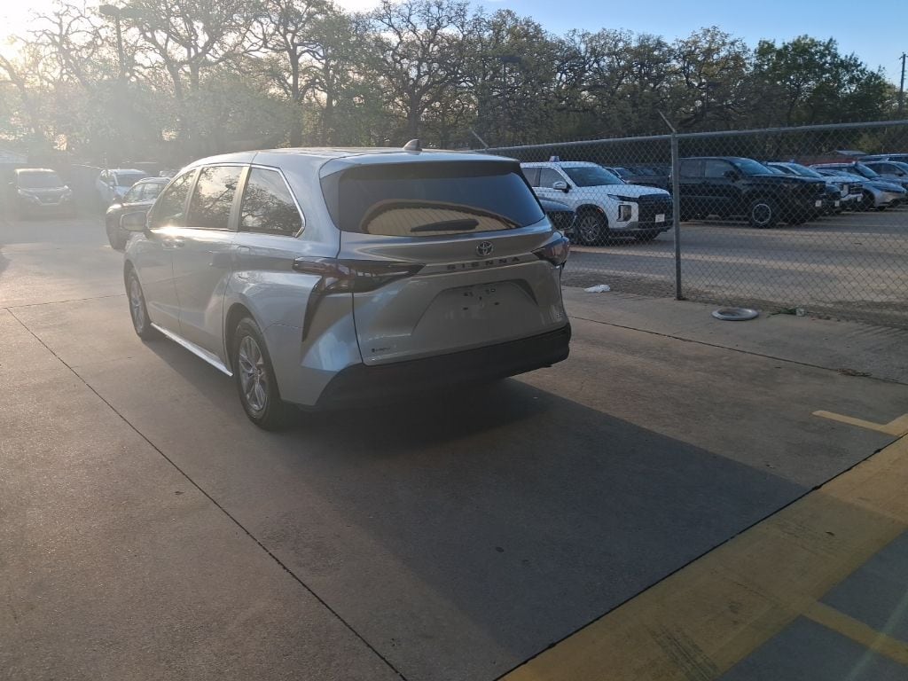 Thumbnail: 2025 Toyota Sienna - 11