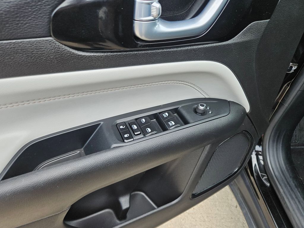 Thumbnail: 2025 Jeep Compass - 15