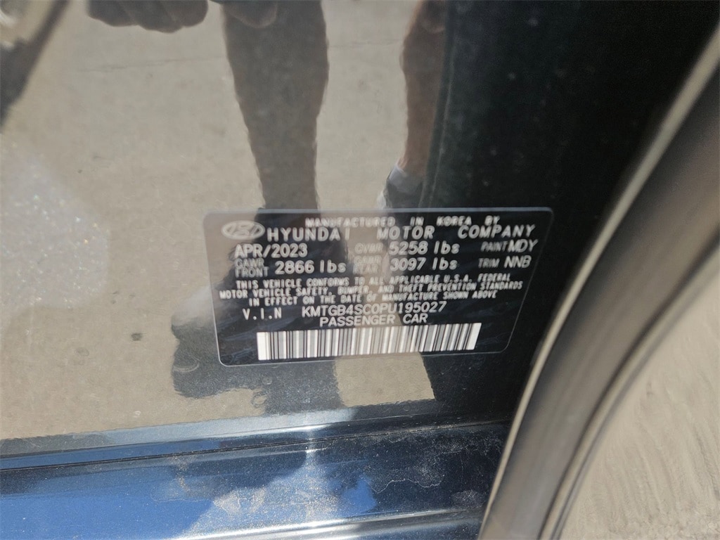 Thumbnail: 2023 Genesis G80 - 28