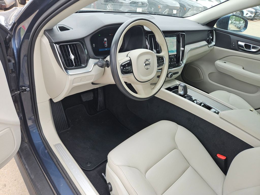 Thumbnail: 2025 Volvo S60 - 13
