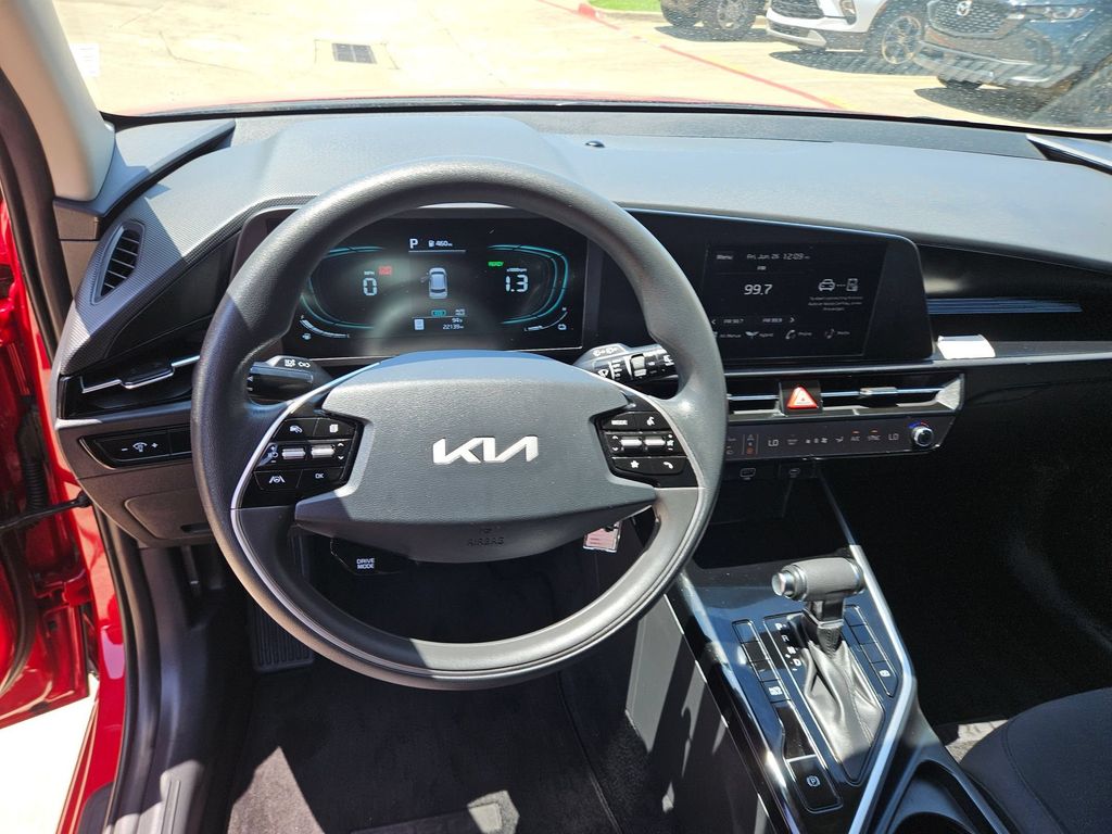 Thumbnail: 2025 Kia Niro - 17