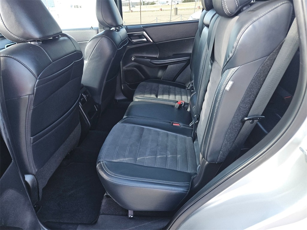 Thumbnail: 2024 Mitsubishi Outlander - 26