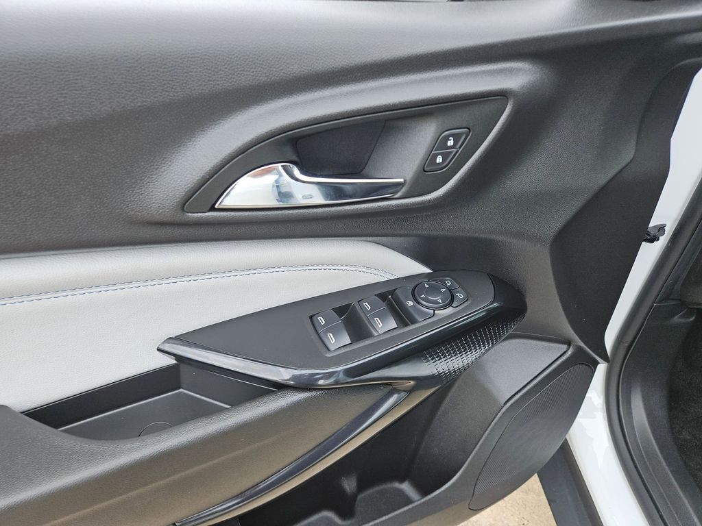 Thumbnail: 2025 Chevrolet Trax - 15