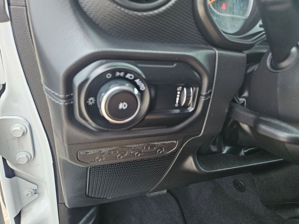 Thumbnail: 2025 Jeep Wrangler - 21