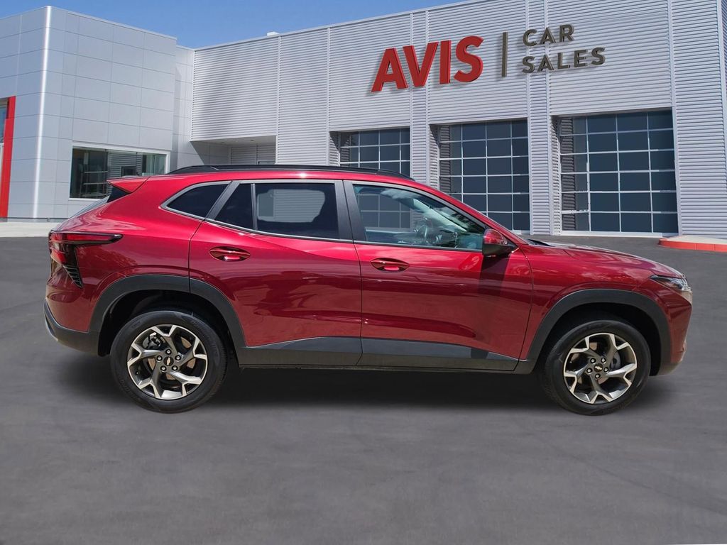 Thumbnail: 2025 Chevrolet Trax - 7