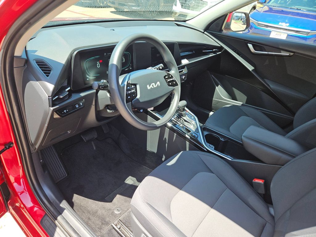 Thumbnail: 2025 Kia Niro - 15