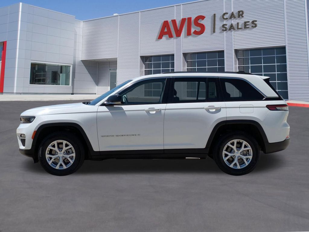 Thumbnail: 2023 Jeep Grand Cherokee - 10