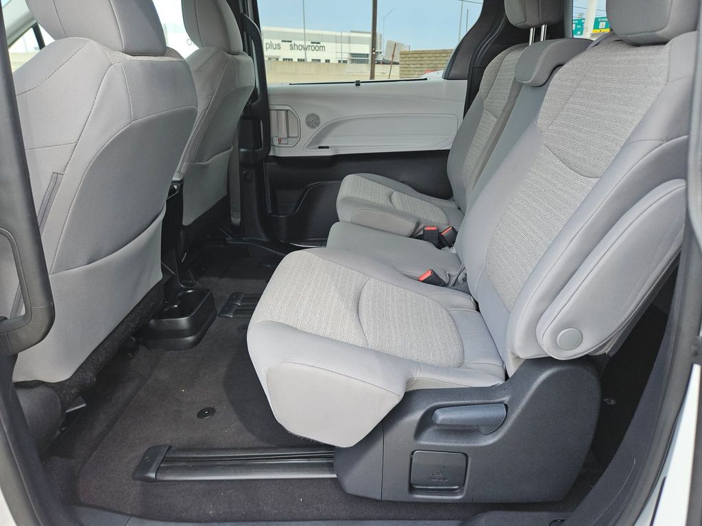 Thumbnail: 2025 Toyota Sienna - 26