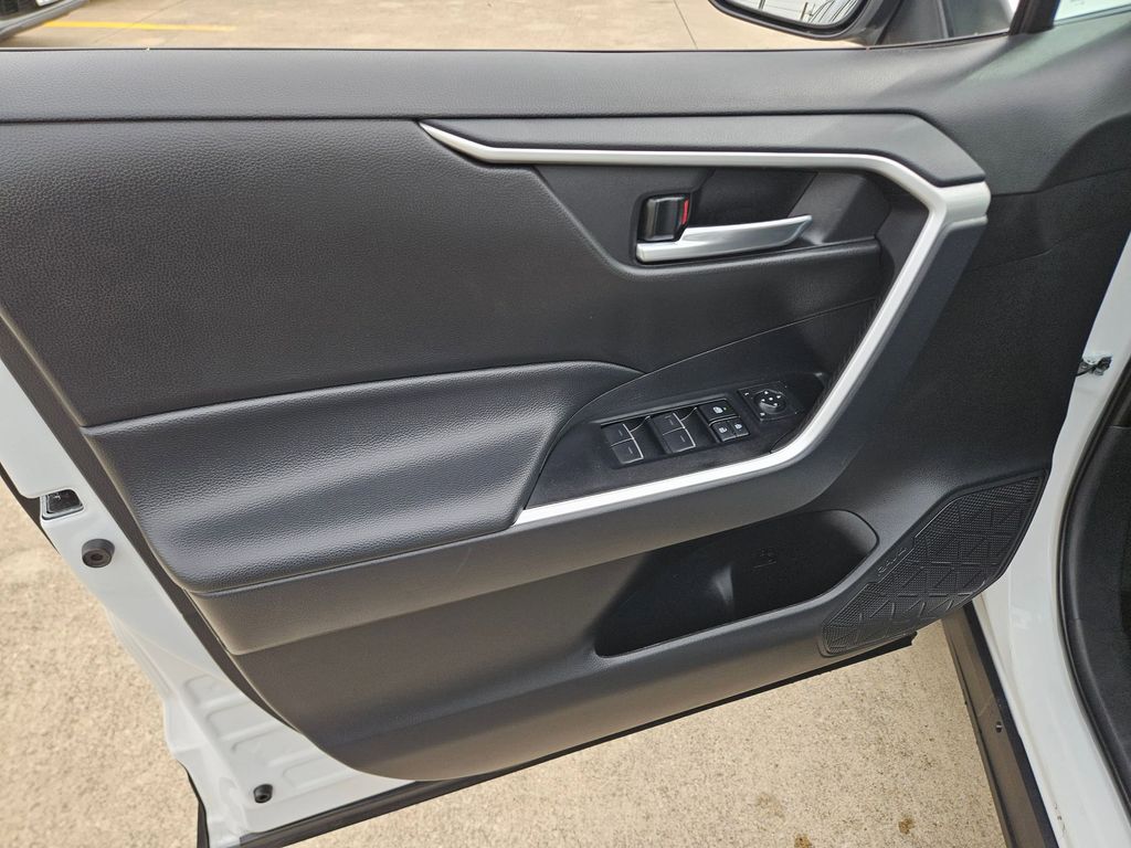 Thumbnail: 2025 Toyota RAV4 - 14