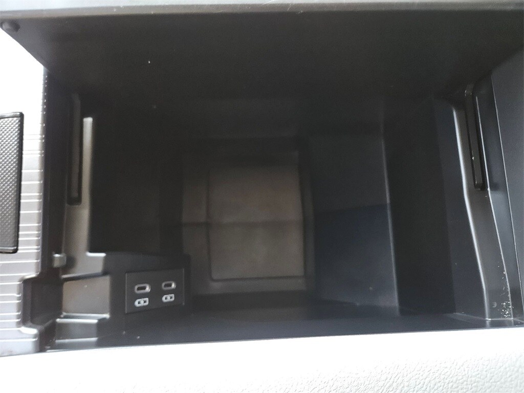 Thumbnail: 2025 Toyota Sienna - 29