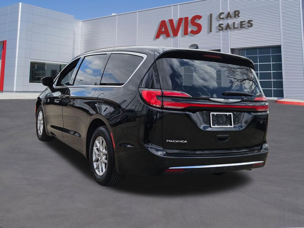 Thumbnail: 2025 Chrysler Pacifica - 3