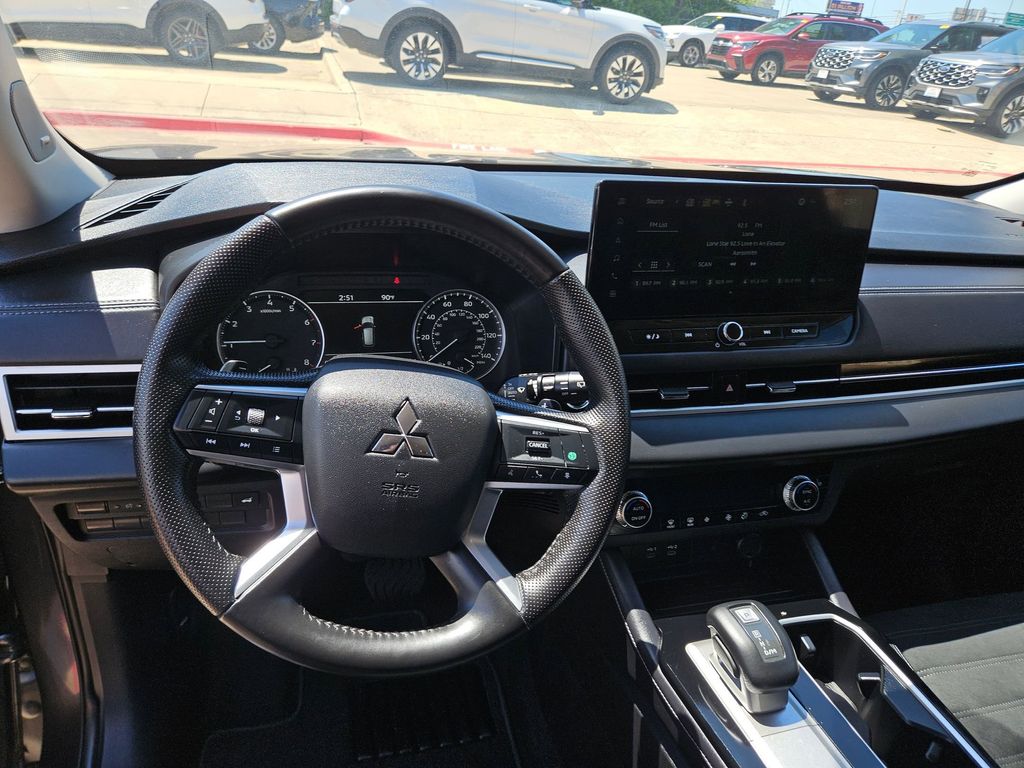 Thumbnail: 2025 Mitsubishi Outlander - 17
