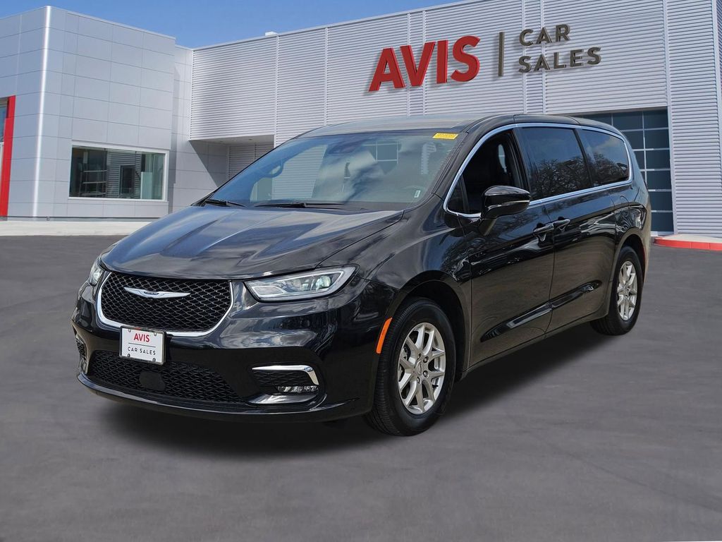 2025 Chrysler Pacifica Select