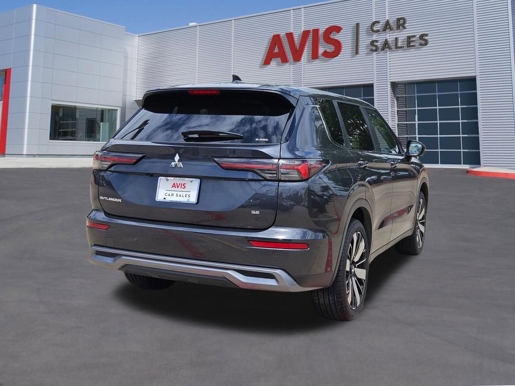 Thumbnail: 2025 Mitsubishi Outlander - 6