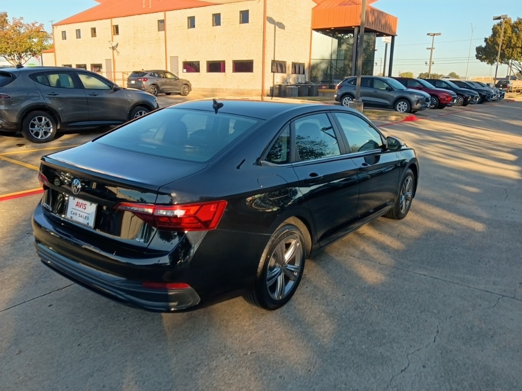 Thumbnail: 2024 Volkswagen Jetta - 9