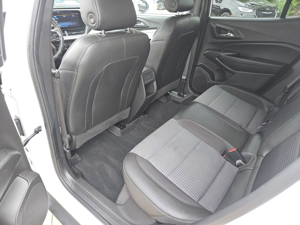 Thumbnail: 2025 Chevrolet Trax - 28