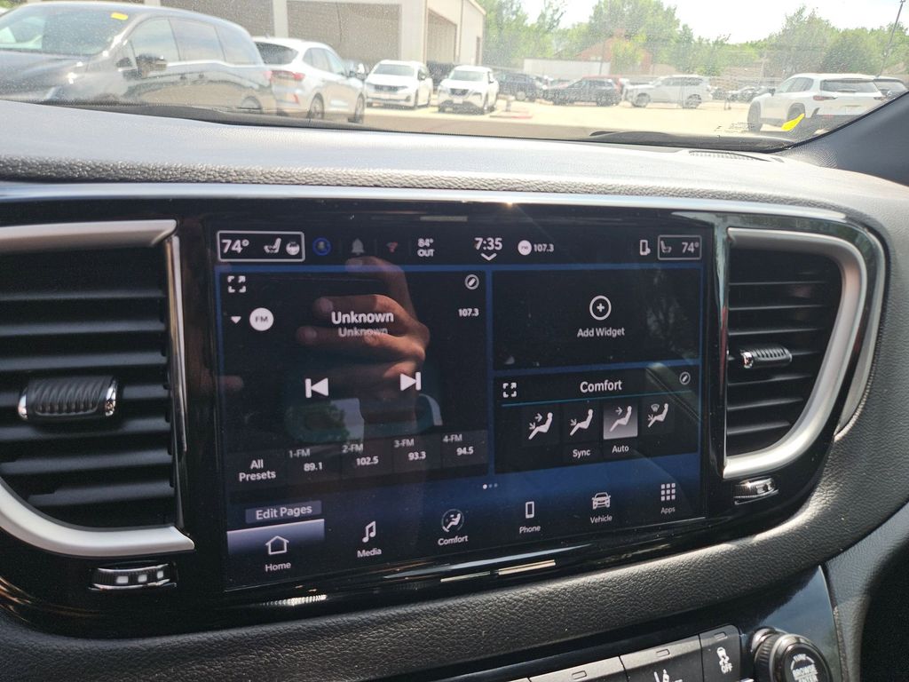 Thumbnail: 2025 Chrysler Pacifica - 21