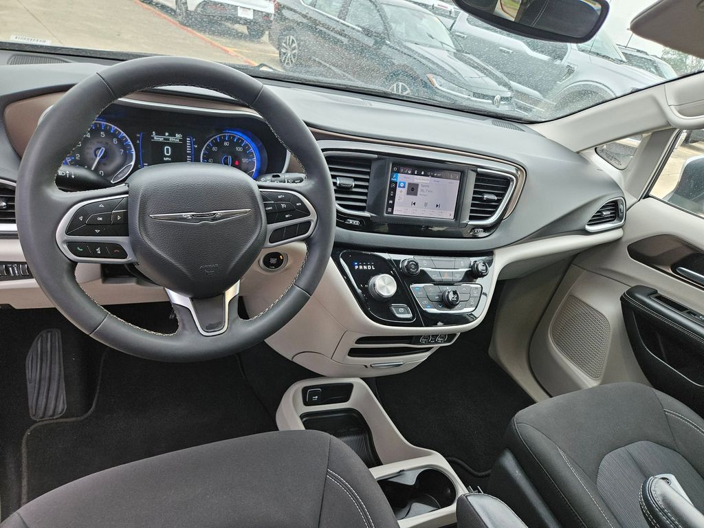 Thumbnail: 2023 Chrysler Voyager - 16