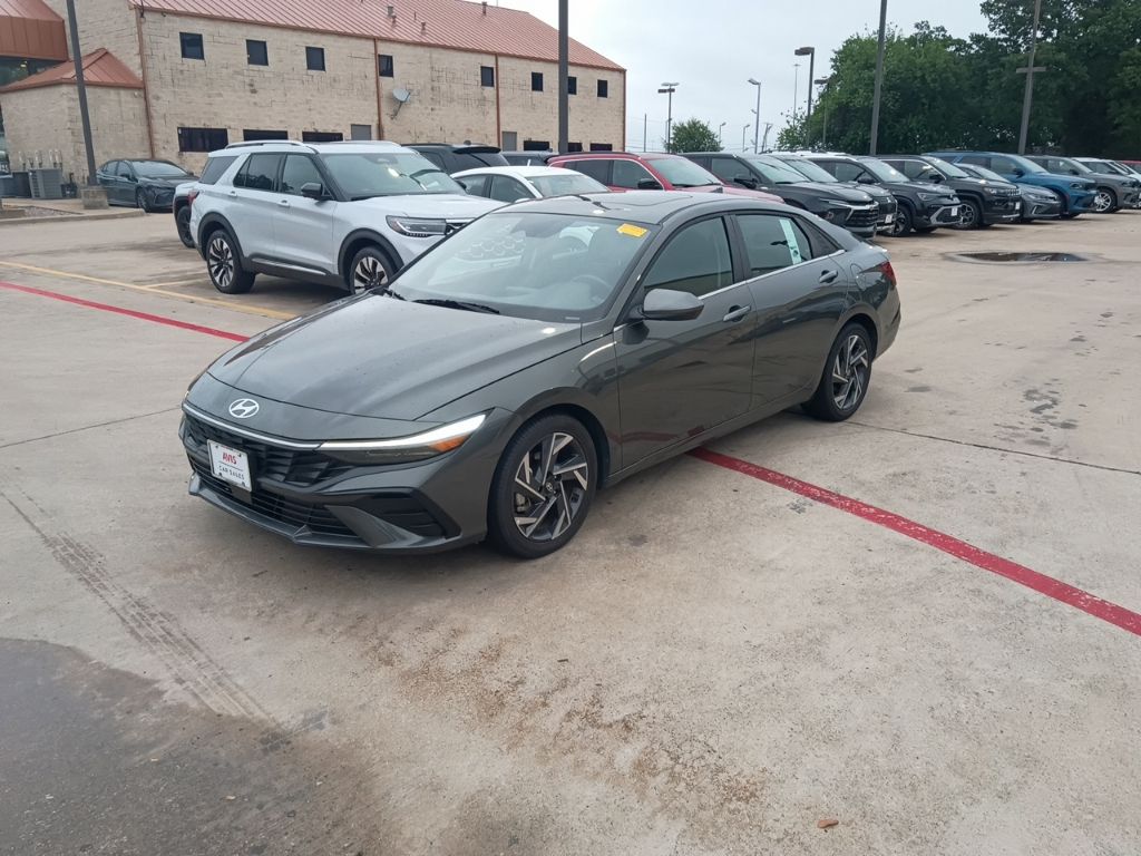 2025 Hyundai Elantra's photo