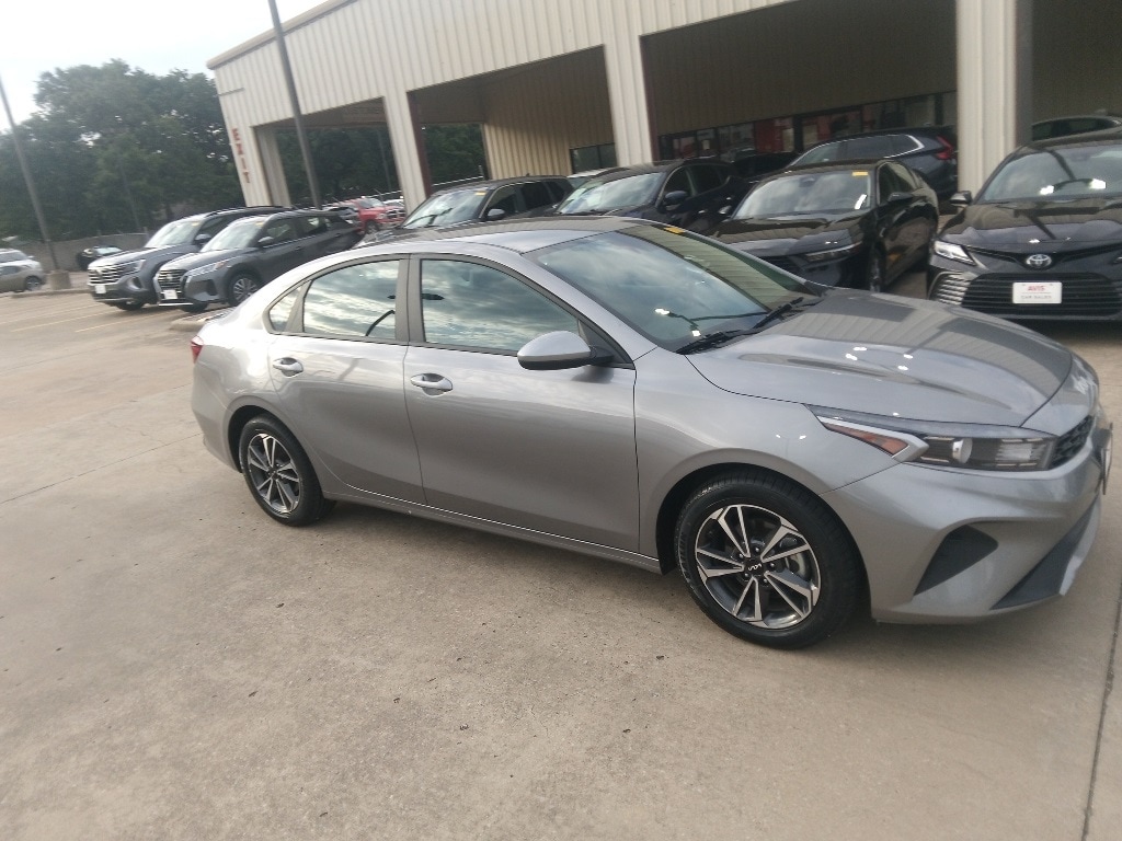 Thumbnail: 2024 Kia Forte - 8