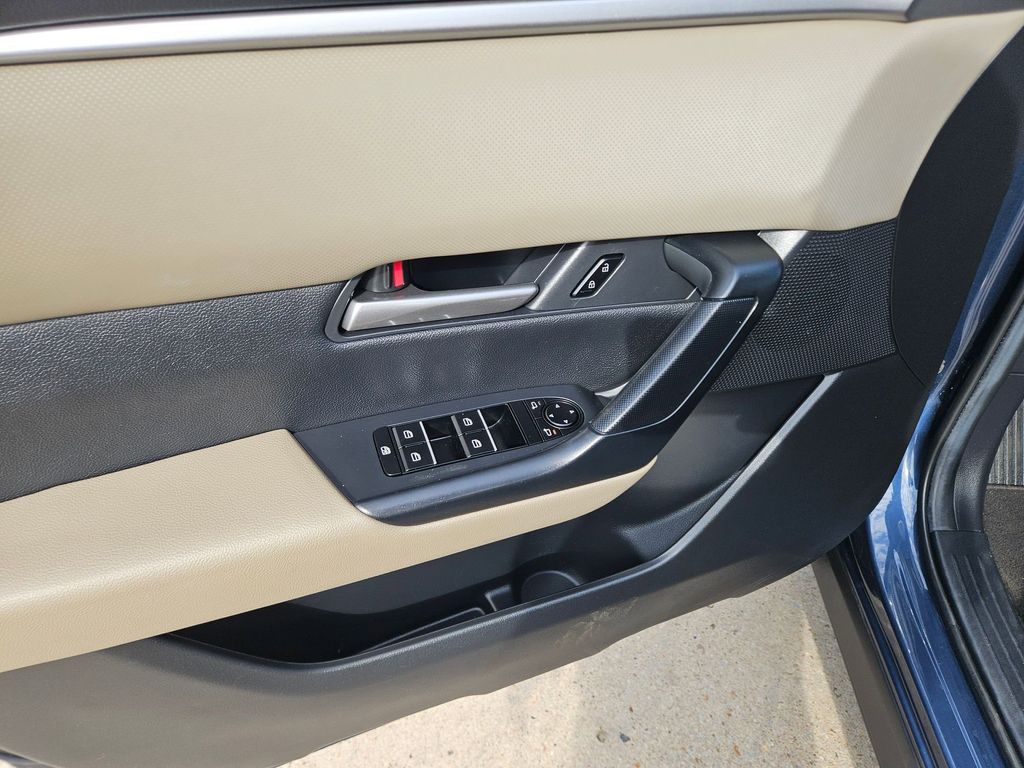 Thumbnail: 2025 Mazda CX-50 - 15