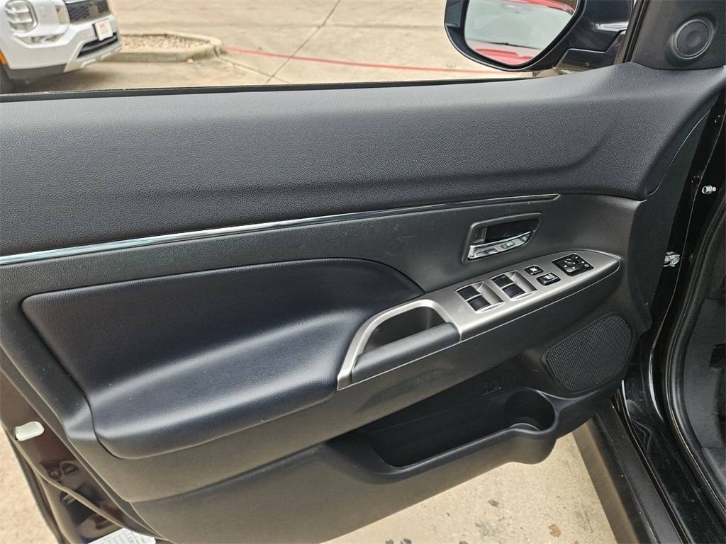 Thumbnail: 2024 Mitsubishi Outlander Sport - 13