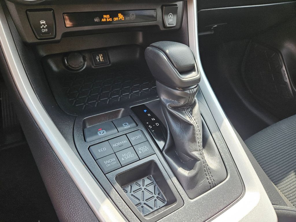 Thumbnail: 2025 Toyota RAV4 - 28