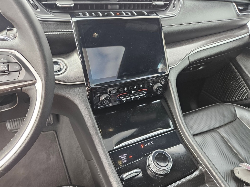 Thumbnail: 2024 Jeep Grand Cherokee L - 19